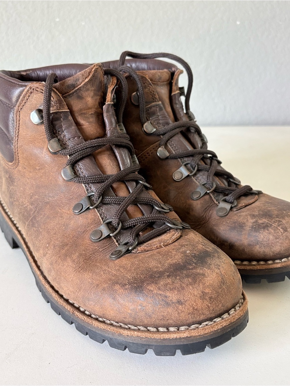 Eddie Bauer Women Waterproof Brown Leather Hiking Boots Sz 9.5 Vibram Sole Italy